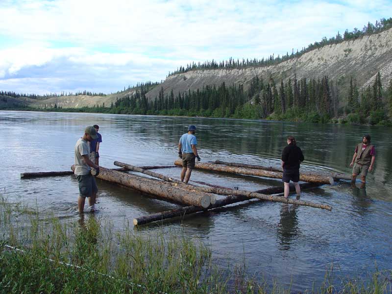 Floßbau am Yukon in Whitehorse