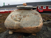 Steinschnitzereien in Sisimiut